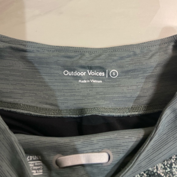 Outdoor voices Hudson shorts green pebbled forest - Picture 4 of 4